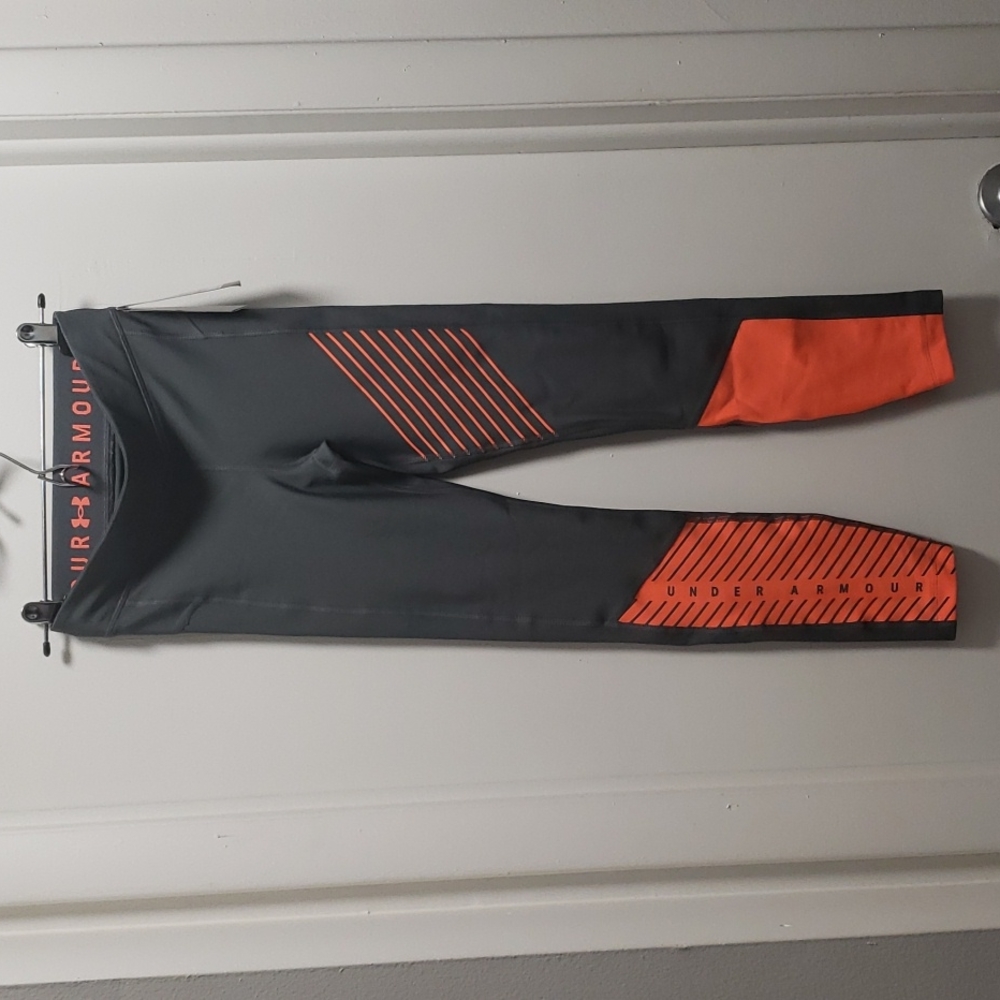 NWT Under Armour Heat Gear compression leggings